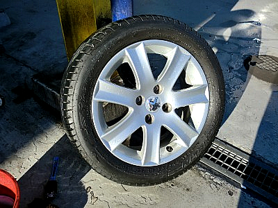 ホイールから！