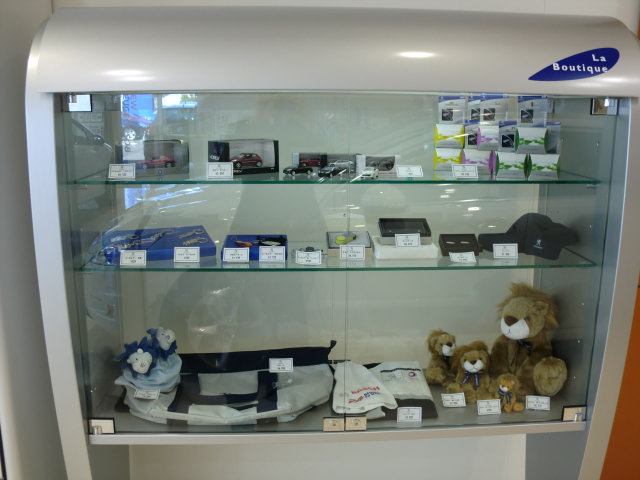 "PEUGEOT" でコーヒーブレイク ♪