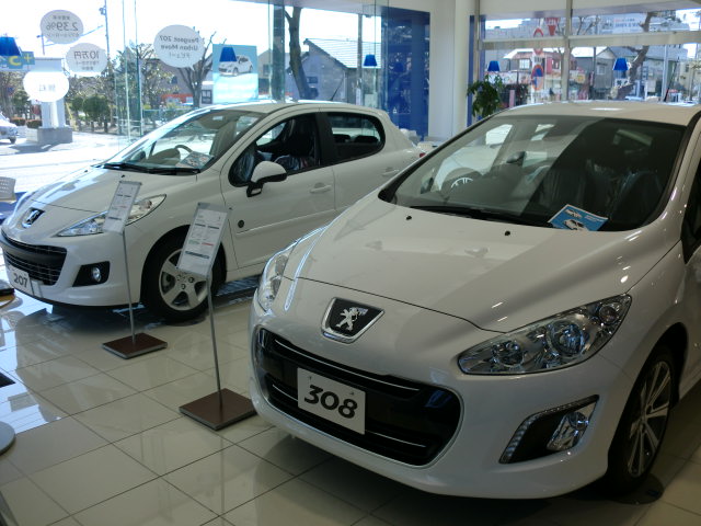 "PEUGEOT" でコーヒーブレイク ♪