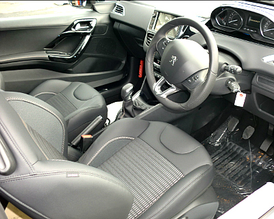 【　緊急　】208アリュール試乗車