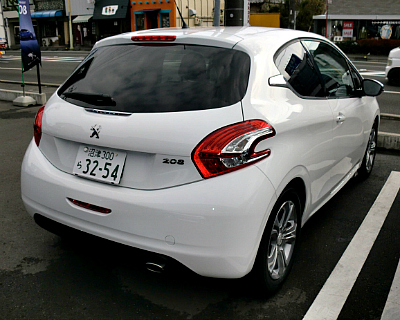 【　緊急　】208アリュール試乗車