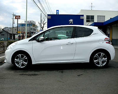 【　緊急　】208アリュール試乗車