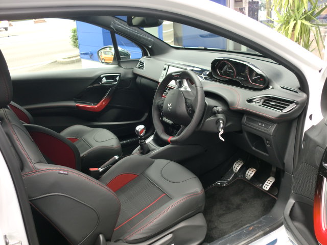 208GTiが静岡に…!!!!!!!!