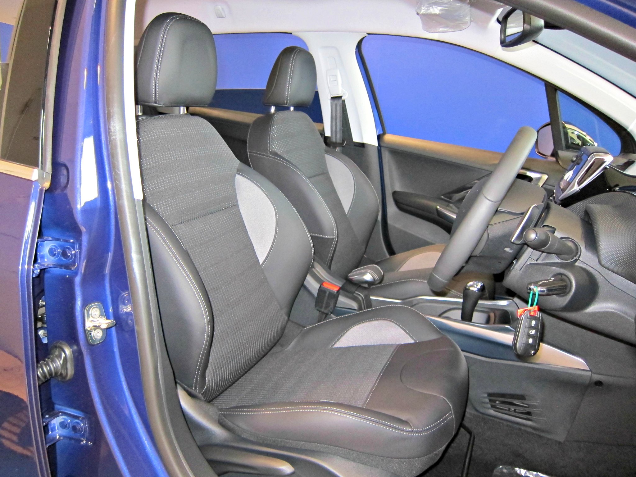 ♪　PEUGEOT　2008　DEBUT　♪