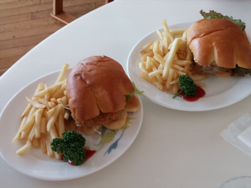 恐竜バーガー(^^)