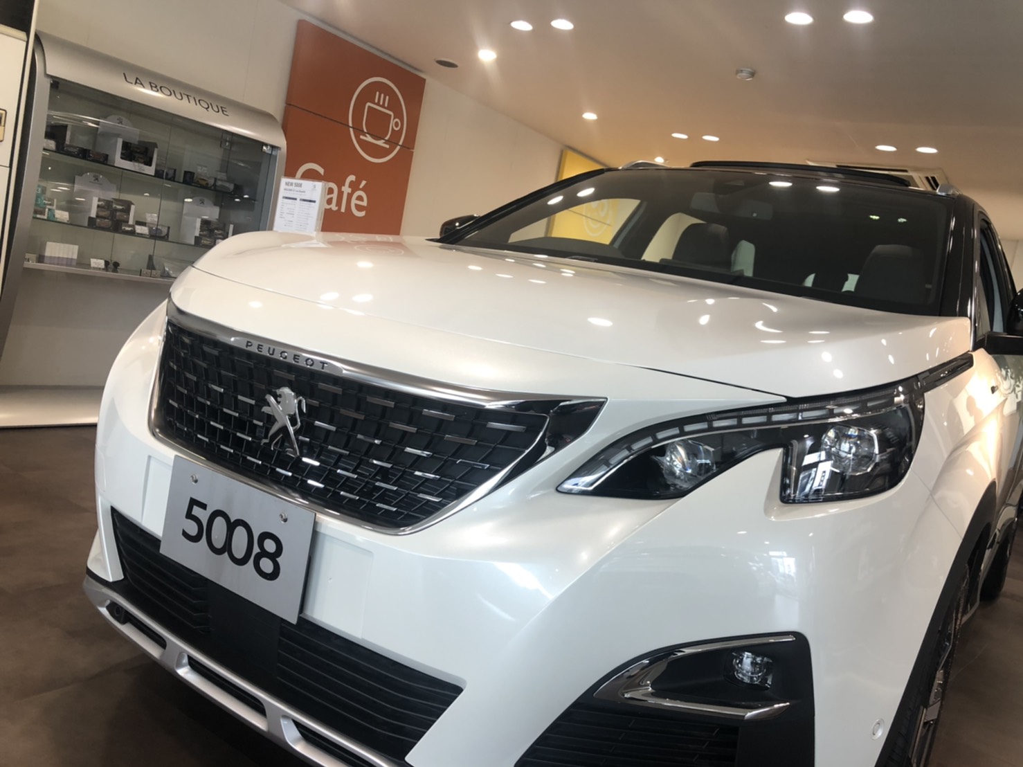 ☆NEW PEUGEOT 5008☆