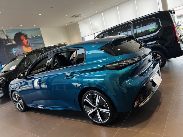 プジョー全モデル、10万円分アクセサリークーポン10万円プレゼント！